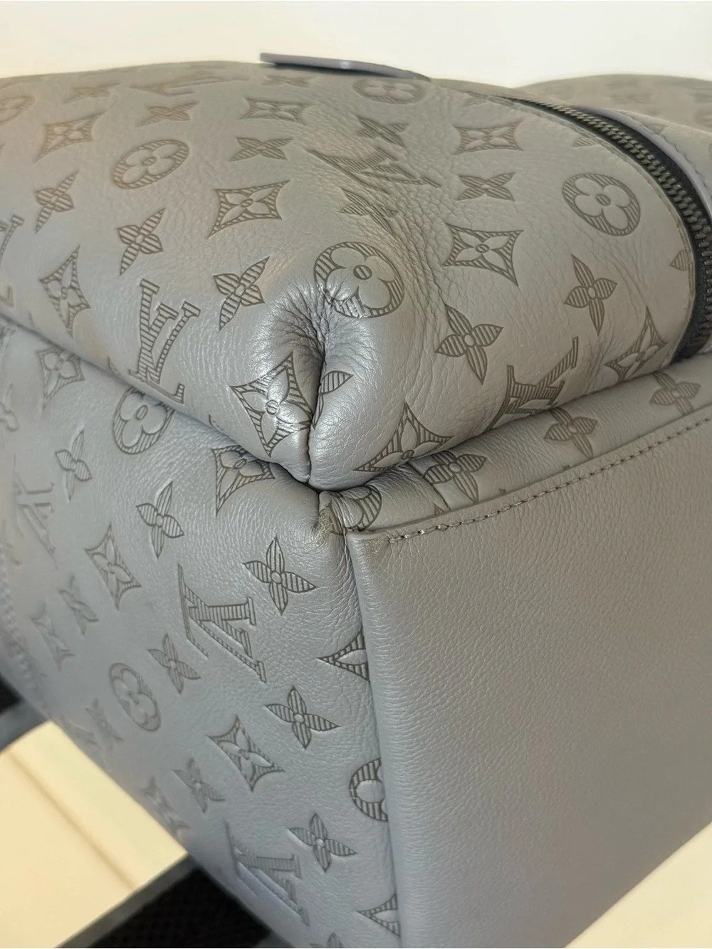 LOUIS VUITTON Discovery Backpack in Grey Monogram Shadow Leather - 💯 AUTHENTIC